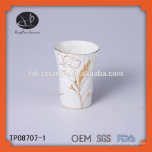 Caneca com design de pintura de mão, caneca de cerâmica branca decorar com aro de ouro